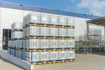 Єврокуб 1000 л: універсальна ємність для зберігання та транспортування рідин