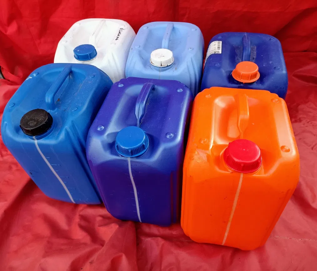 Пластикові каністри (б/в)